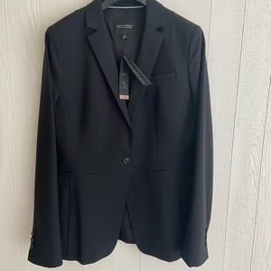 Banana Republic Long and Lean Wool Washable Blazer.  New.  Size 4